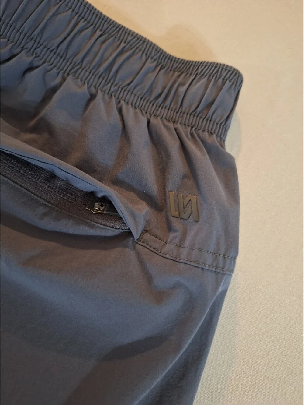 VRST Men’s Woven Dark Gray Nylon 5” Shorts Mesh Lined Size Small